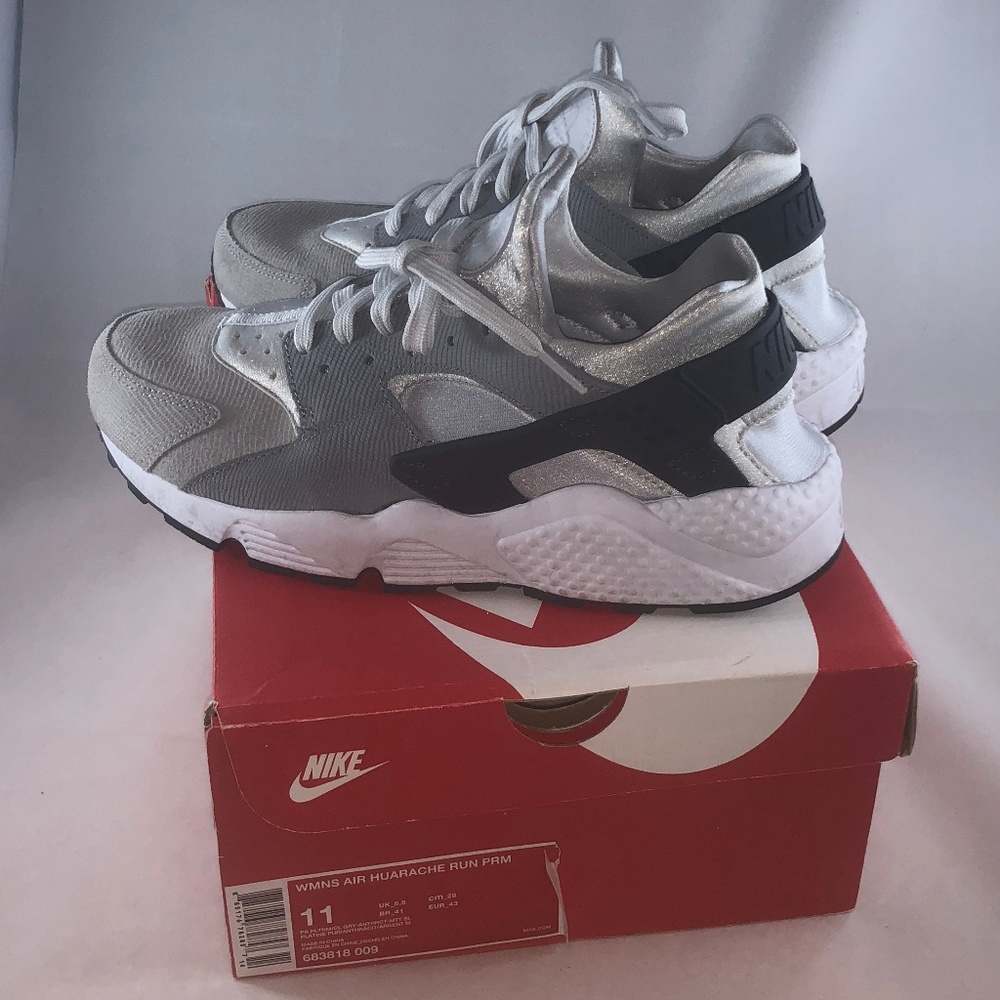 Grey/White/Black NIKE Huarache Size 11